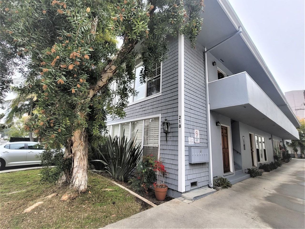 218 Gale Luxury Investments LLC - Photo 5 of 37