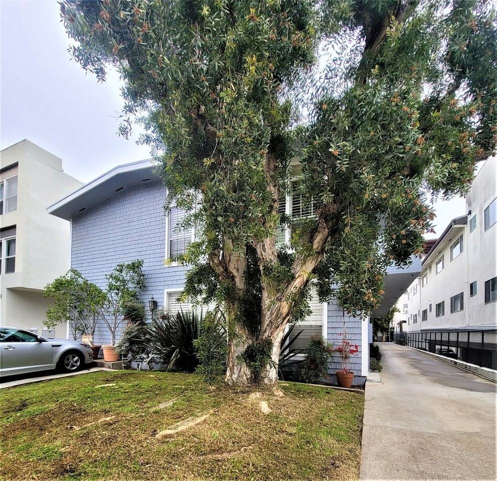 218 Gale Luxury Investments LLC - Photo 6 of 37