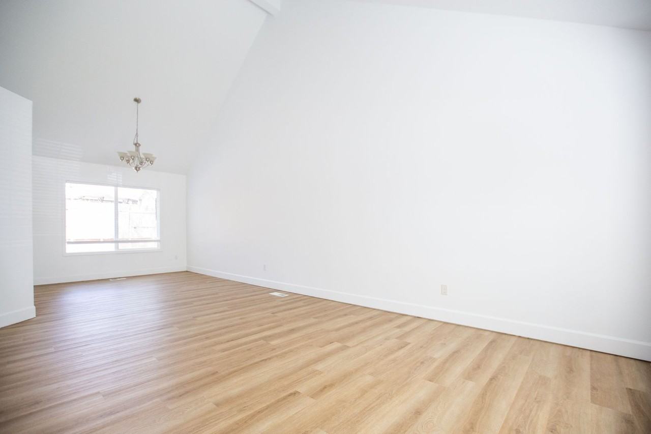 8471 Sw Bonaventure Ln - Photo 3 of 31