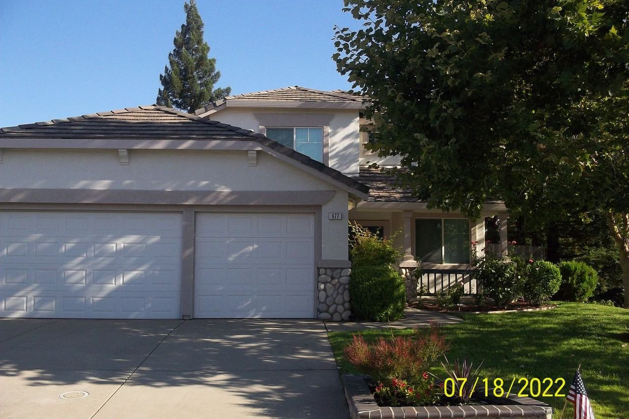 677 Fisher Cir - Photo 3 of 15