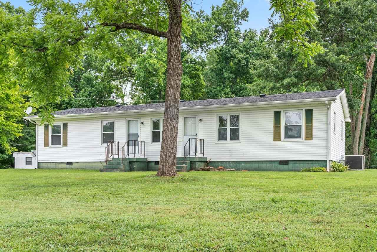 1953 Batts Lane - Photo 2 of 10