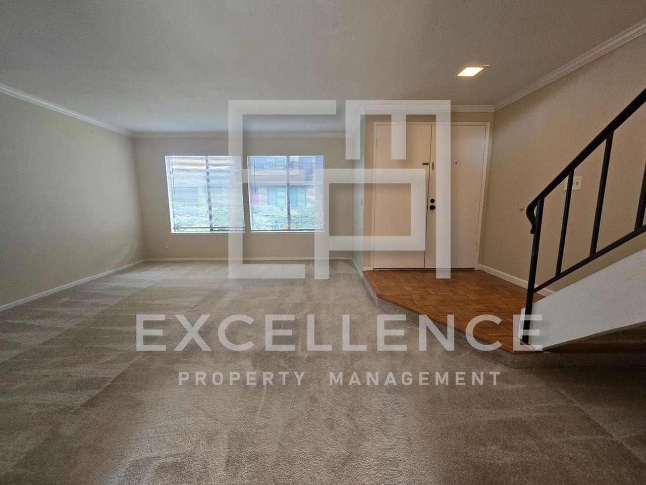 1511 Rhinecliff Way - Photo 2 of 15