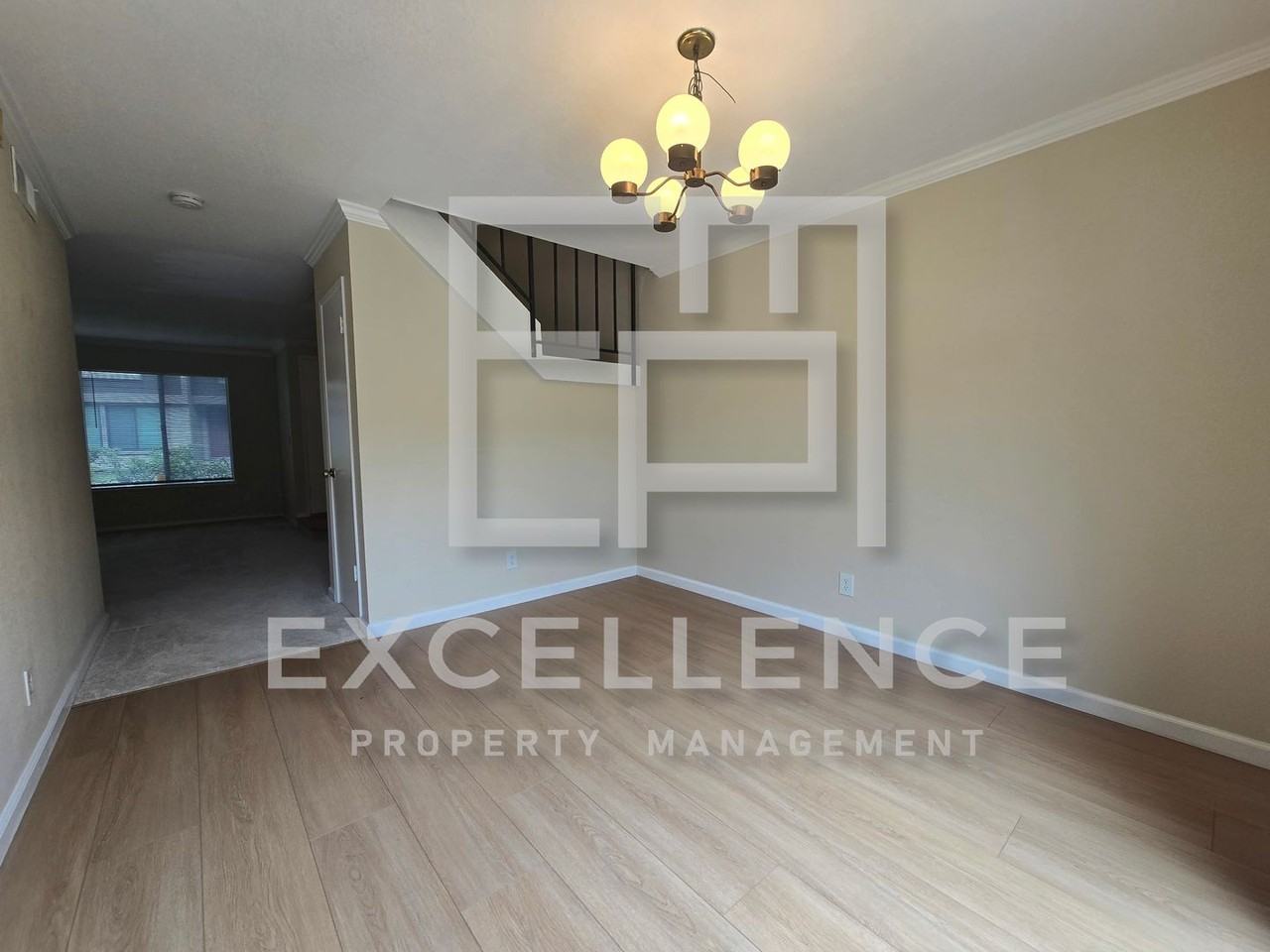 1511 Rhinecliff Way - Photo 3 of 15