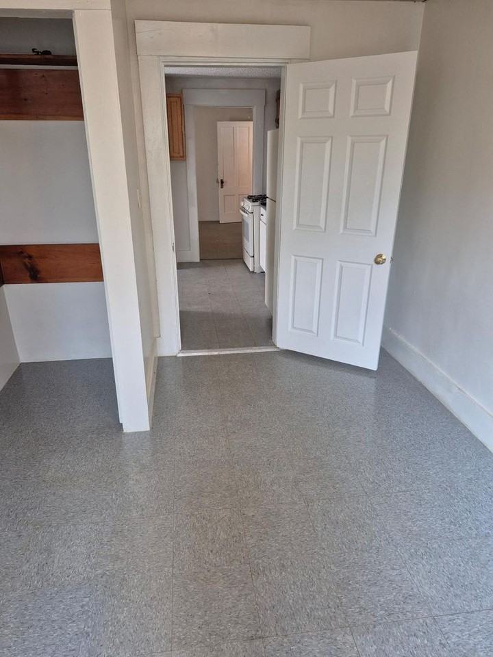 453 Maple St - Photo 4 of 6