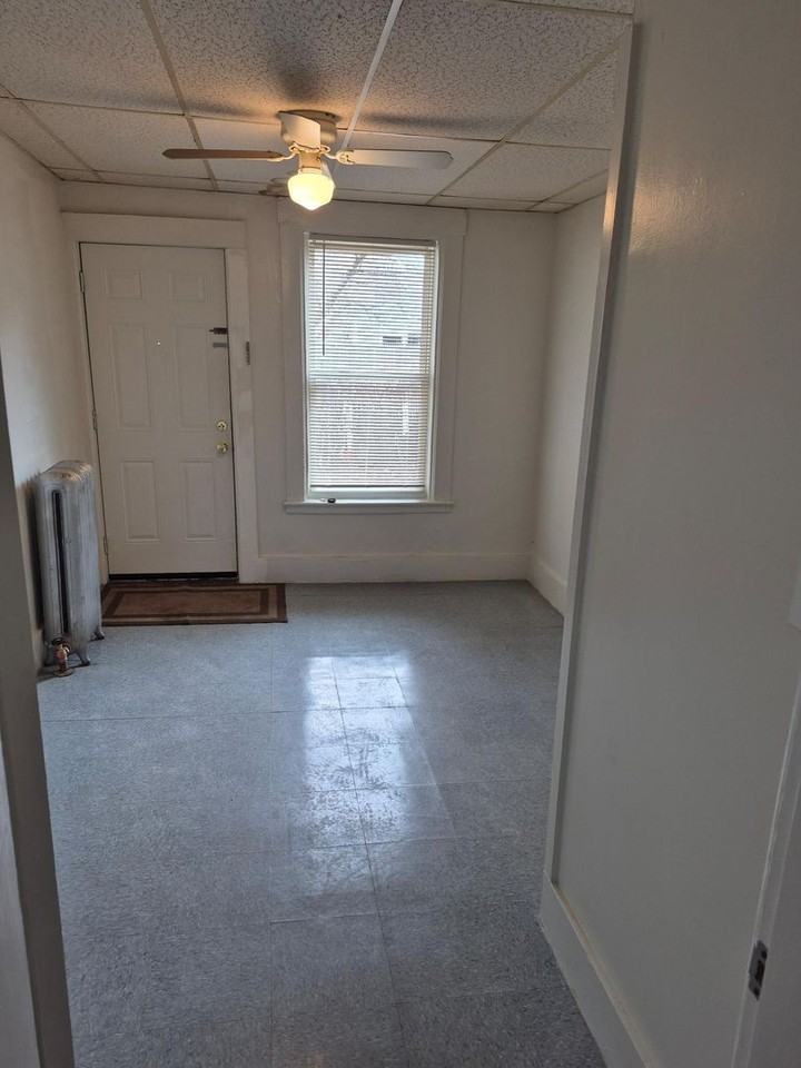 453 Maple St - Photo 5 of 6