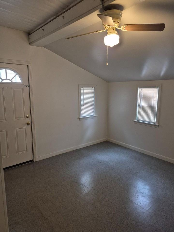 453 Maple St - Photo 6 of 6