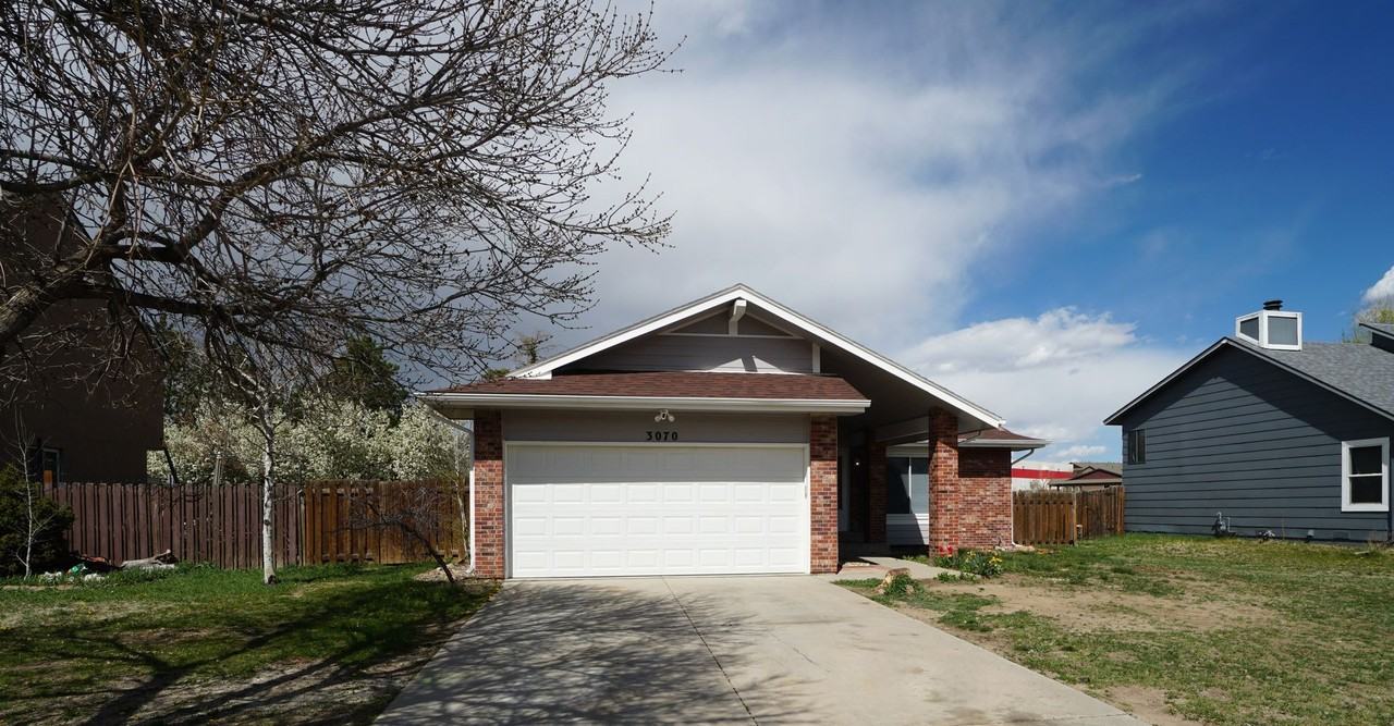 3070 Mirage Dr - Photo 3 of 24