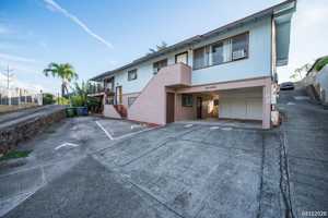 featured image of 94-1033 Lumikula St