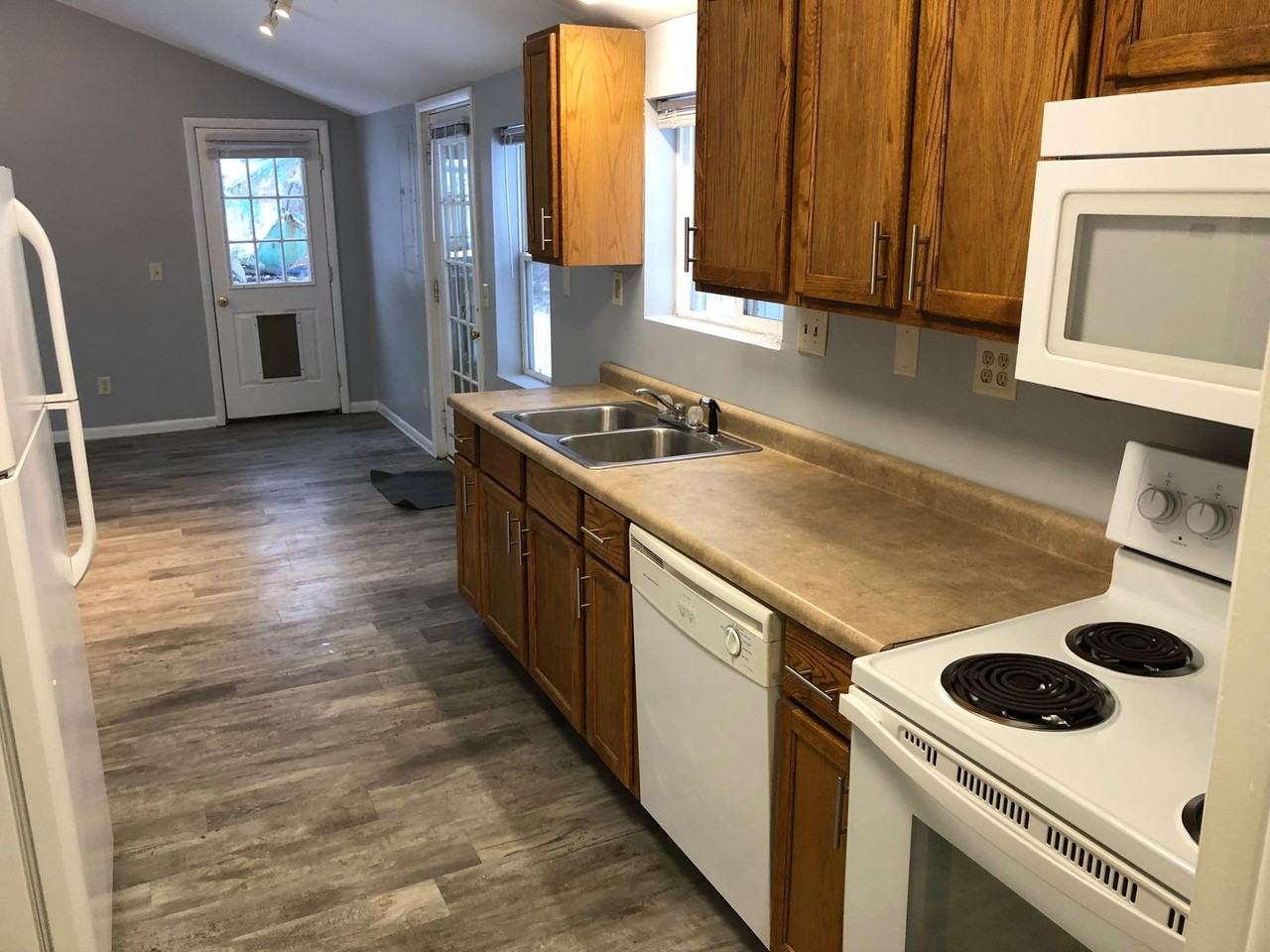 3730 N Bradford Rd - Photo 3 of 21