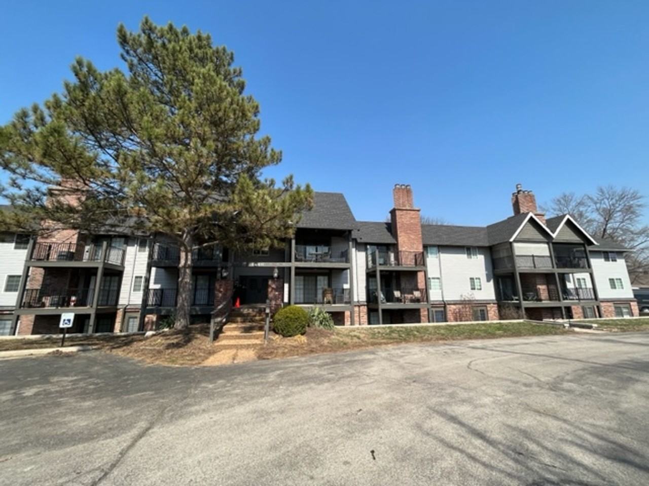 Heritage Apartments MOVE IN SPECIAL $300 OFF DECEMBER RENT - Photo 2 of 47