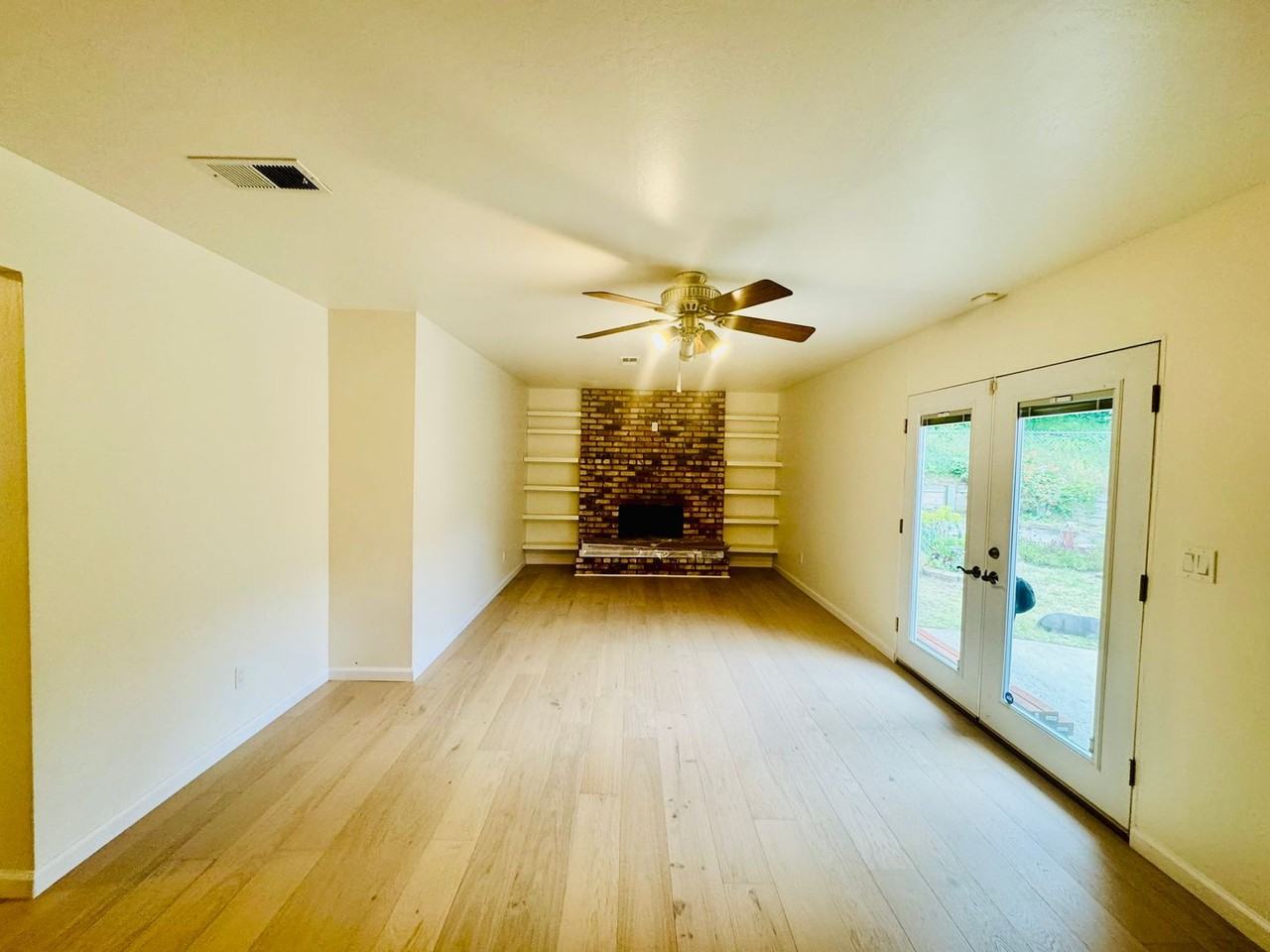 18695 Moro Rd - Photo 3 of 19