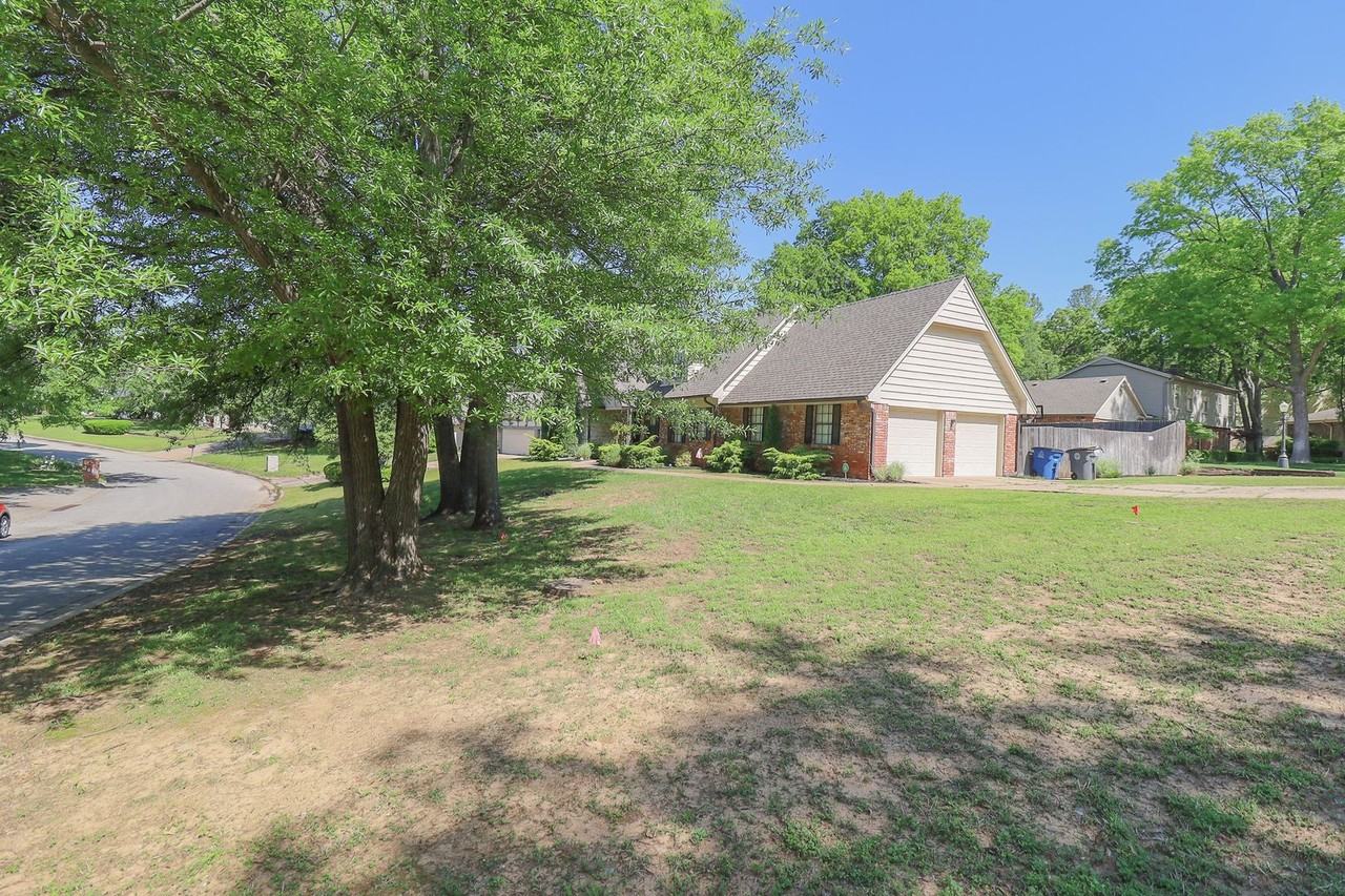 2623 East 71st Place - Photo 3 of 46