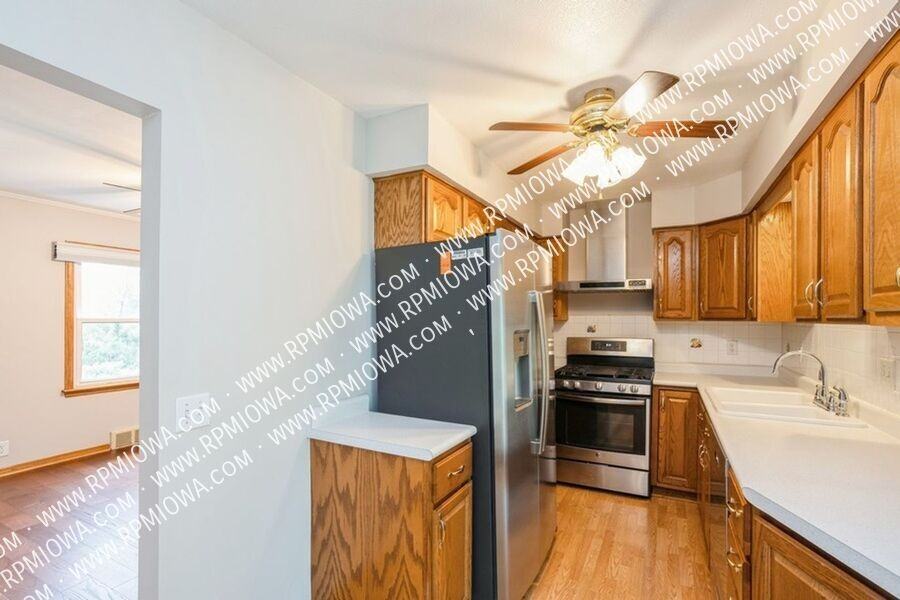 1543 E 36th St - Photo 3 of 14