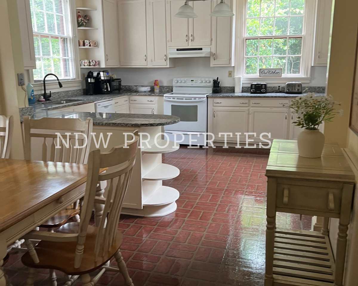 600 Nash St Ne #NA - Photo 7 of 14