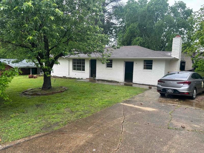 2107 Bryan Dr - Photo 2 of 8