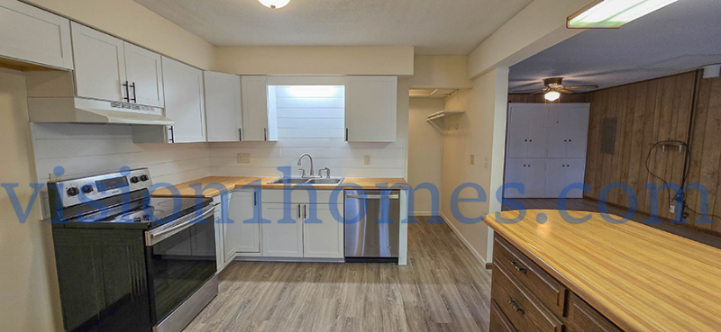 1157 Bay Circle St - Photo 3 of 14