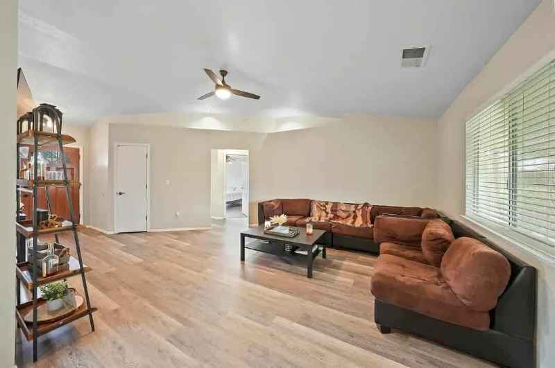 2336 W Roby Ave - Photo 5 of 20