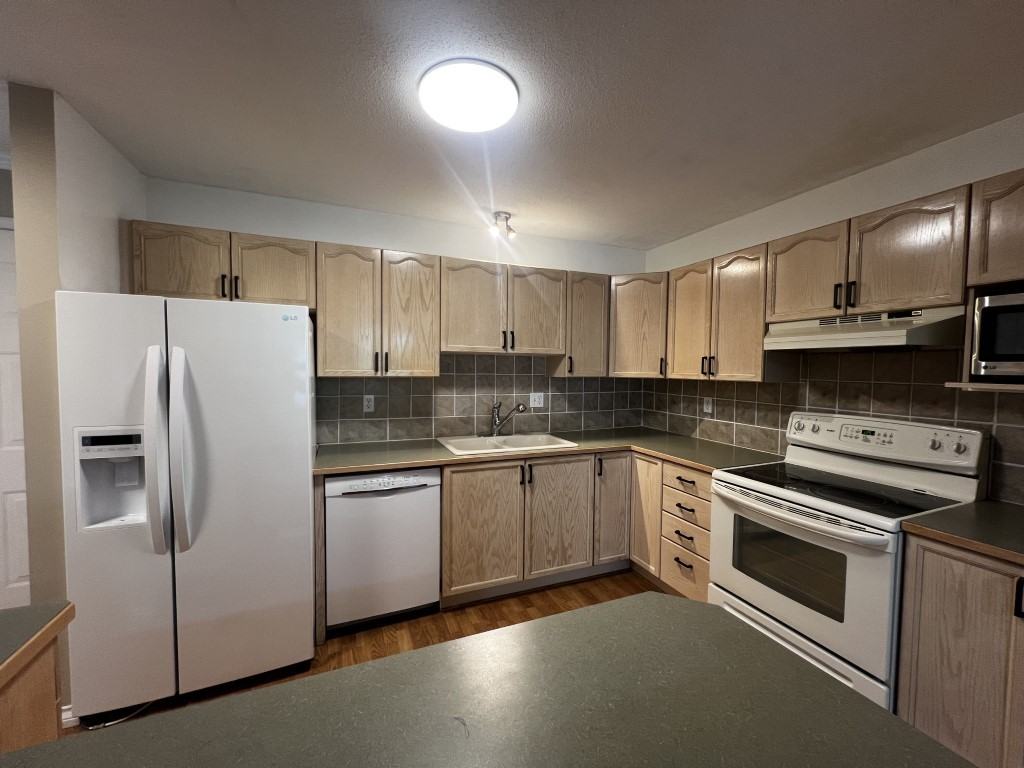 3250 Ross Rd #8 - Photo 3 of 35