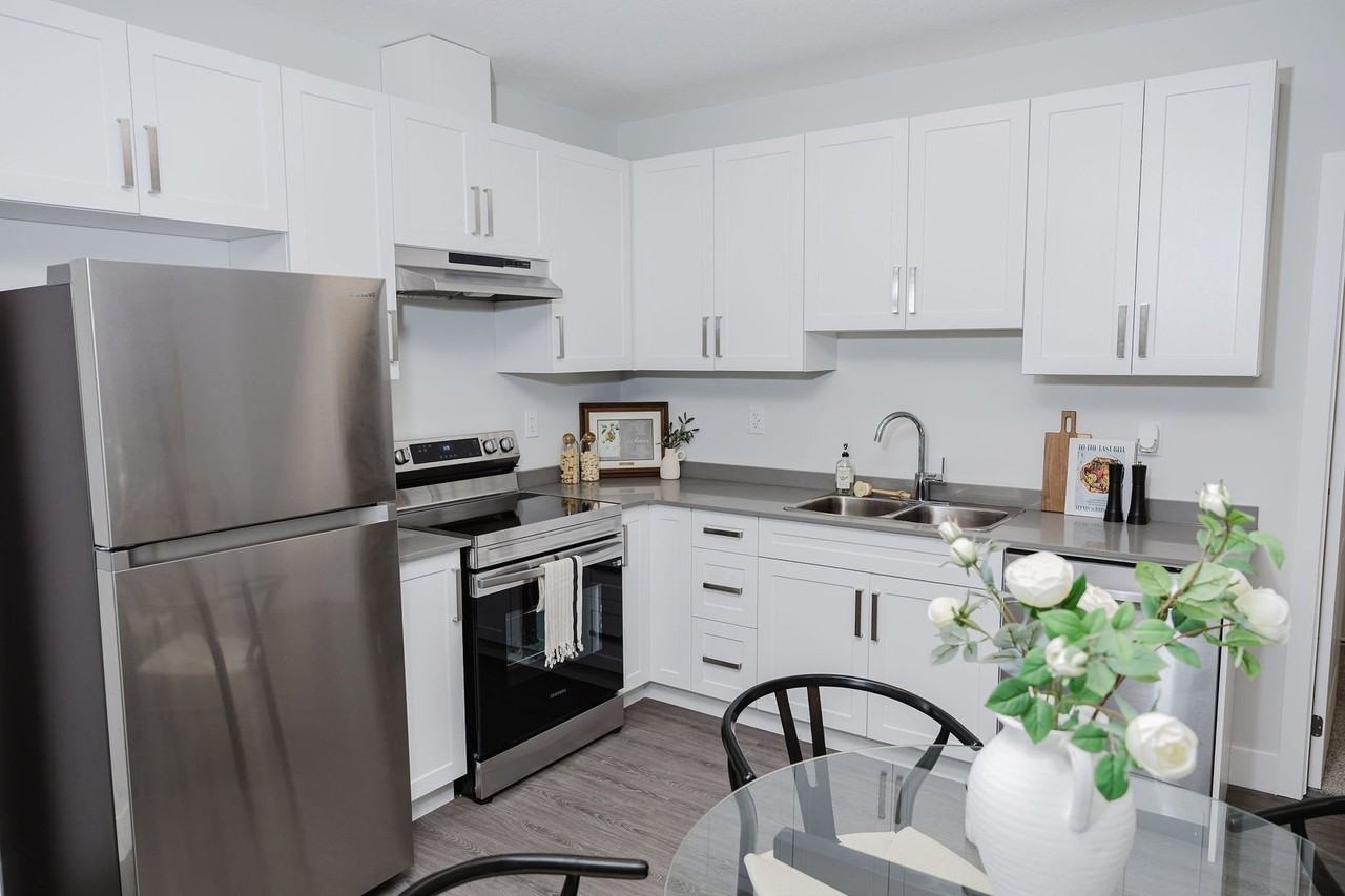 11 Jane St - Photo 6 of 20