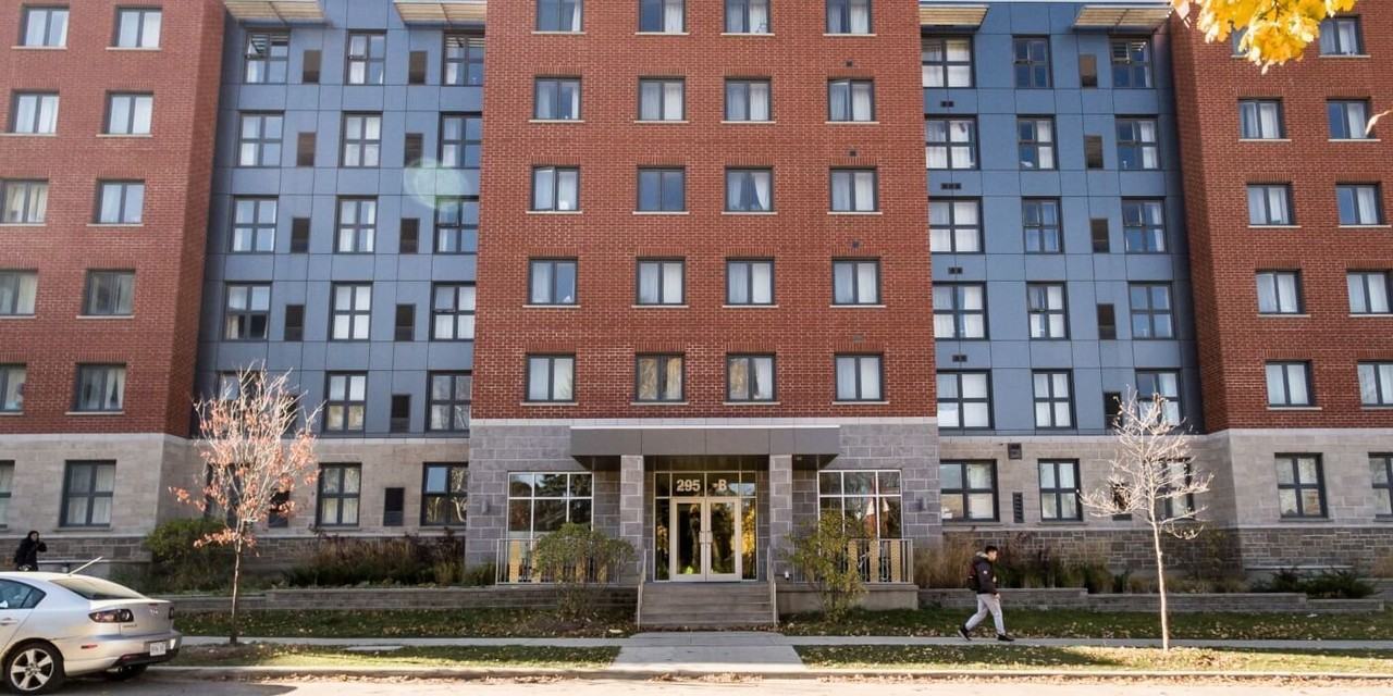 295 Lester St - Photo 2 of 12