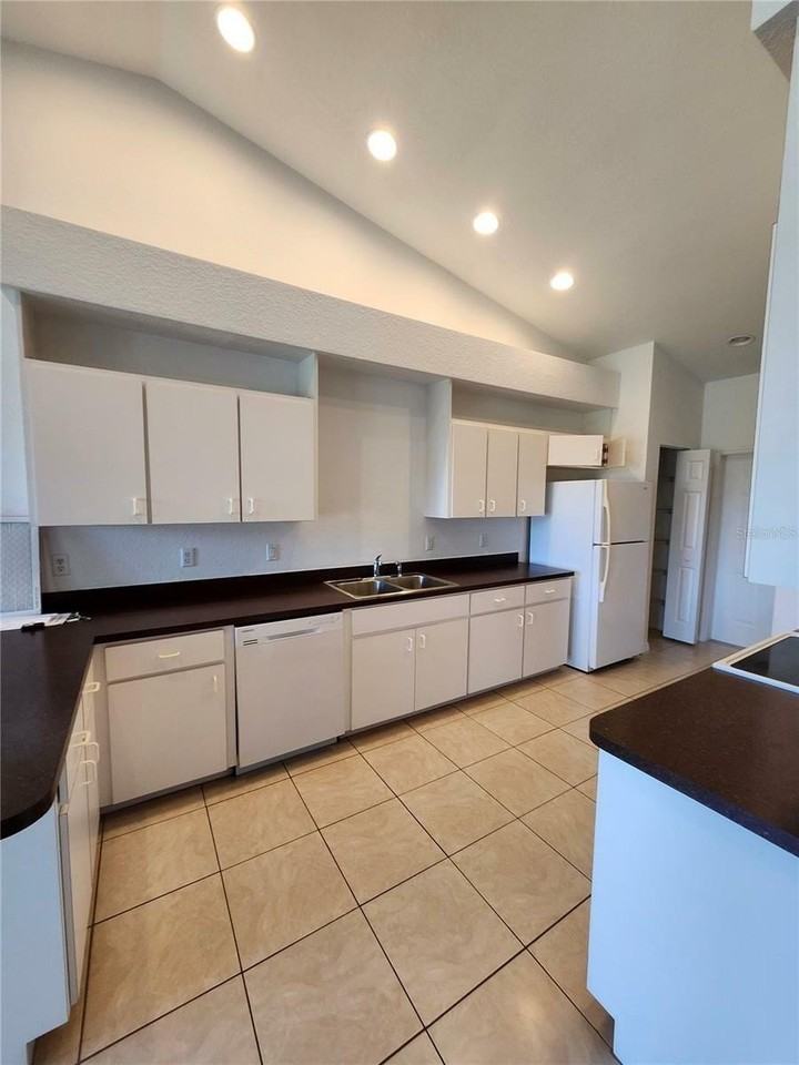 26139 Northern Cross Road - Photo 3 of 9