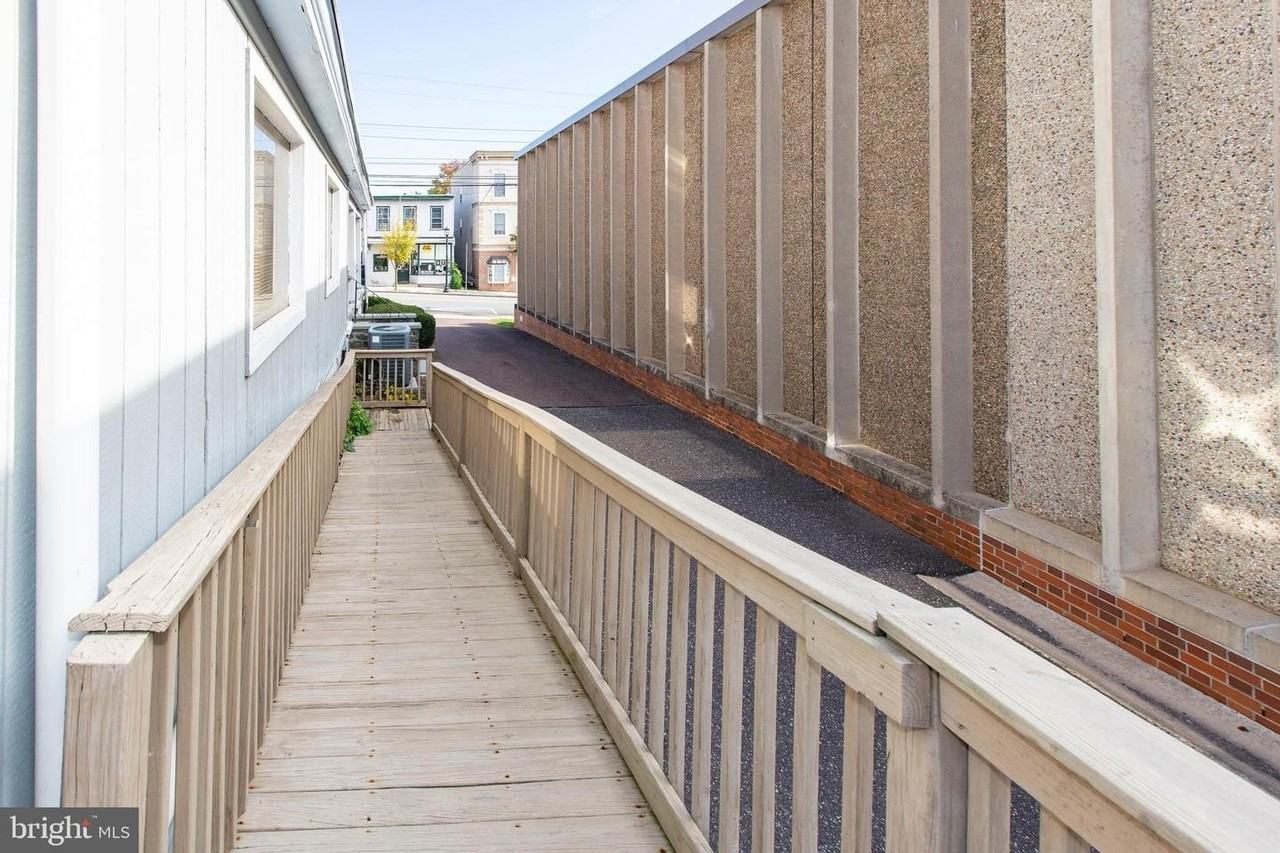 334 E Main St Apt 1r - Photo 2 of 10