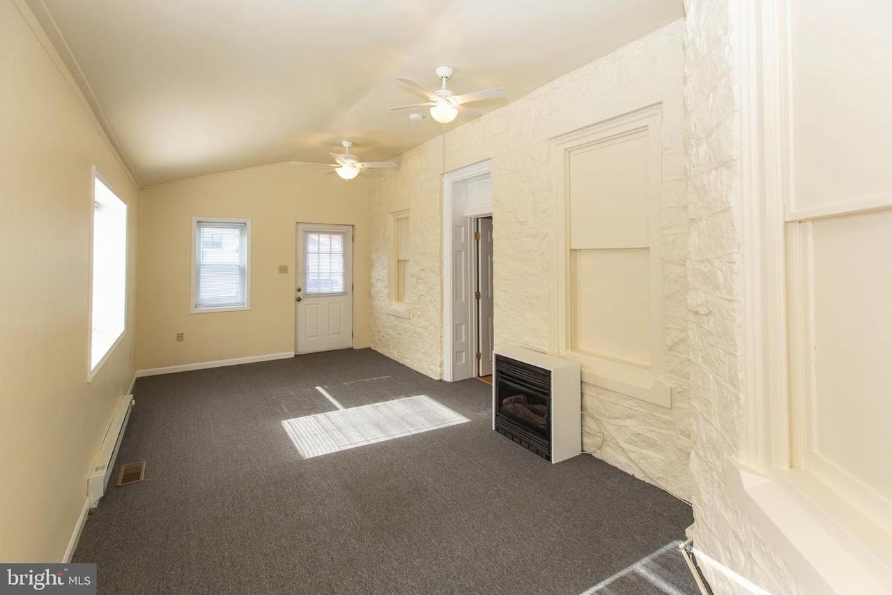 334 E Main St Apt 1r - Photo 4 of 10