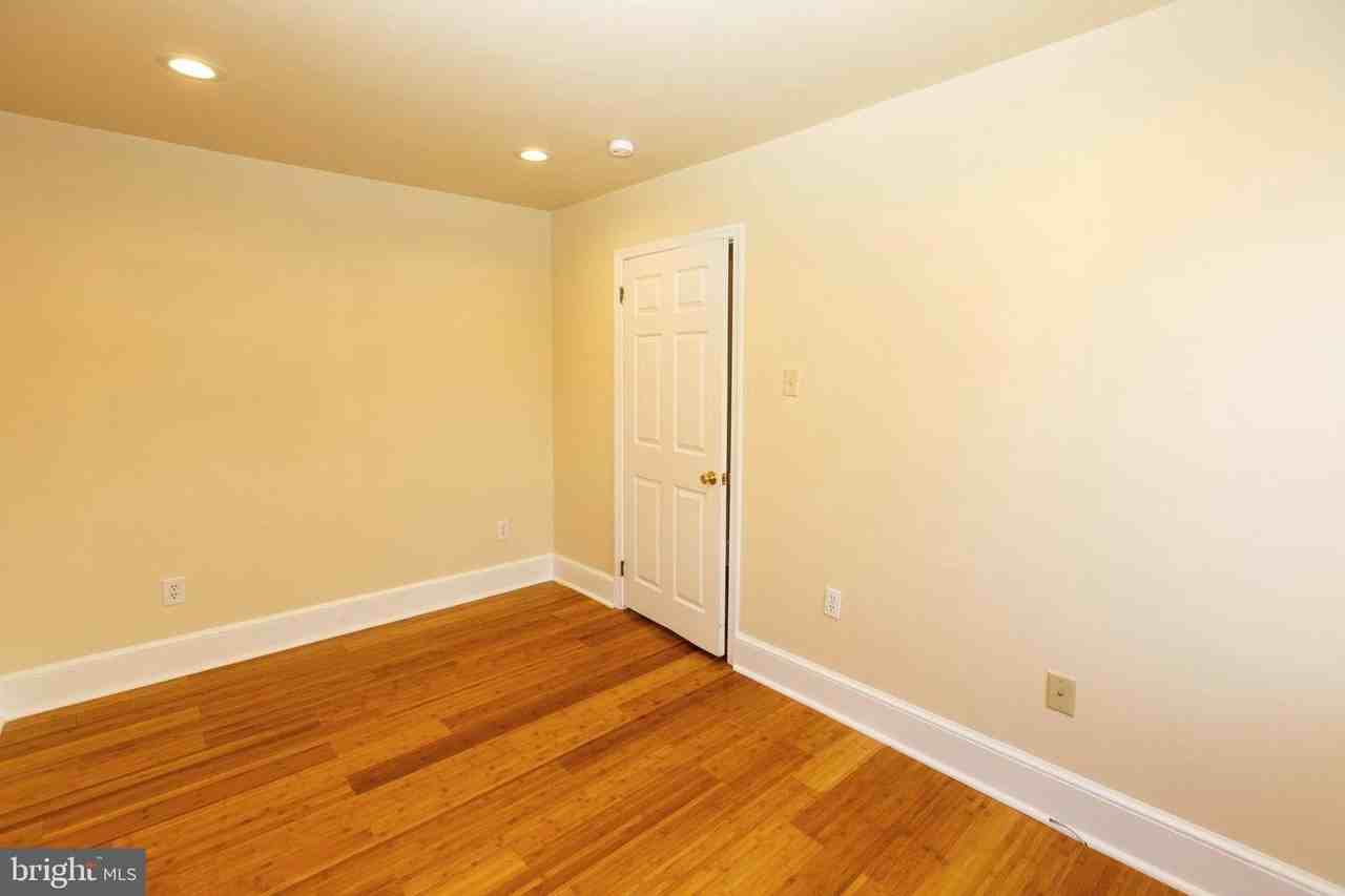 334 E Main St Apt 1r - Photo 7 of 10