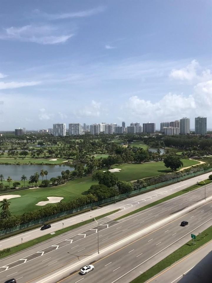 3300 Northeast 191st Street #1806 - Photo 4 of 33