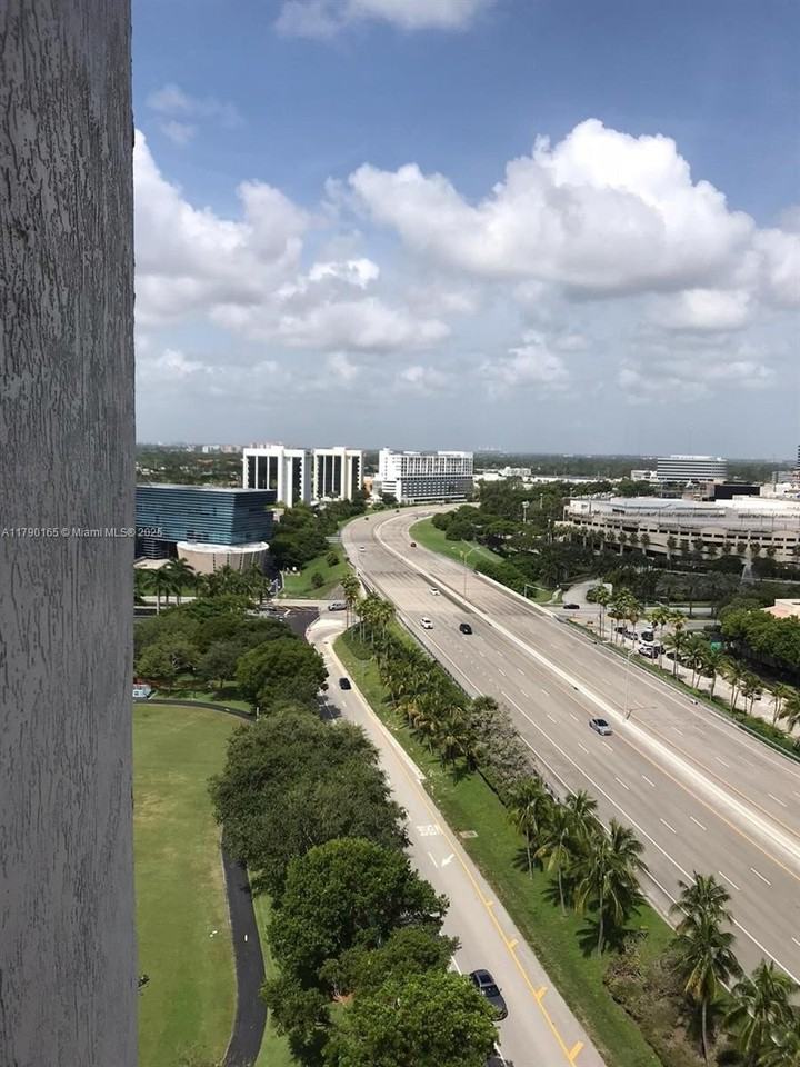 3300 Northeast 191st Street #1806 - Photo 7 of 33