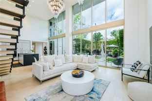 300 Collins Ave #2F - Photo 1 of 1