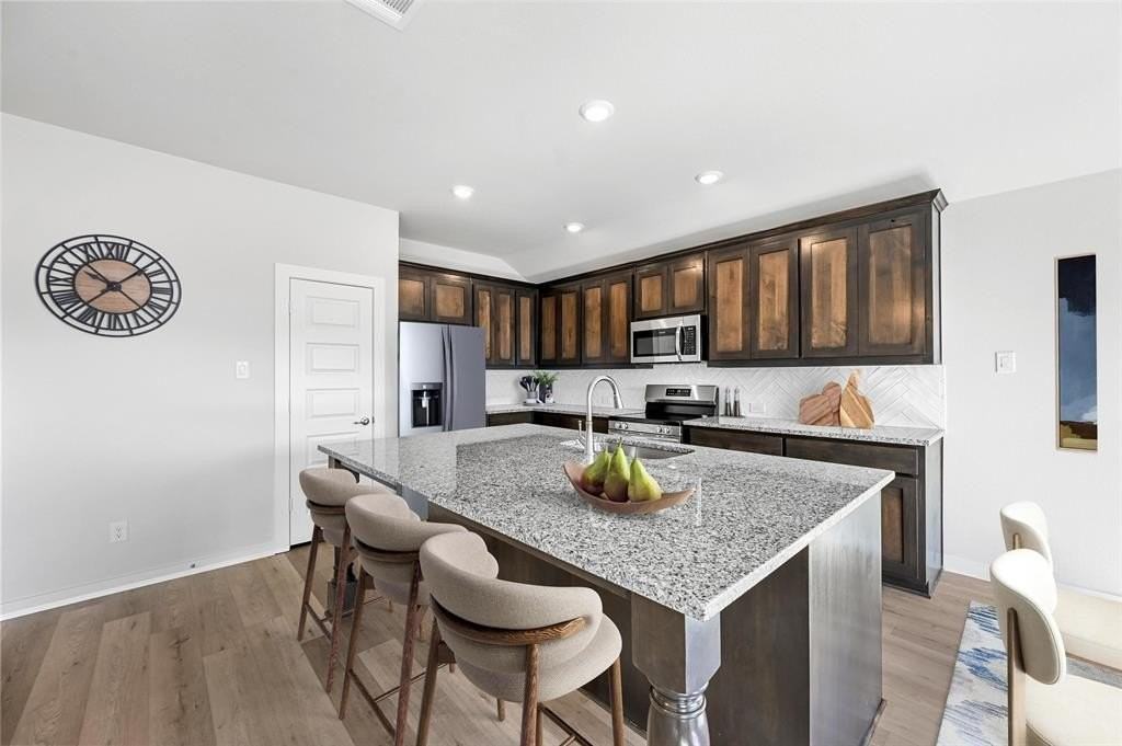 413 Rose Ave - Photo 2 of 37