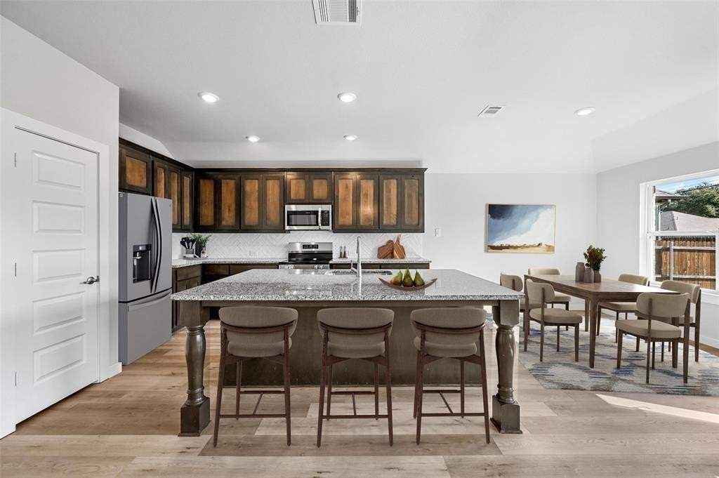 413 Rose Ave - Photo 3 of 37