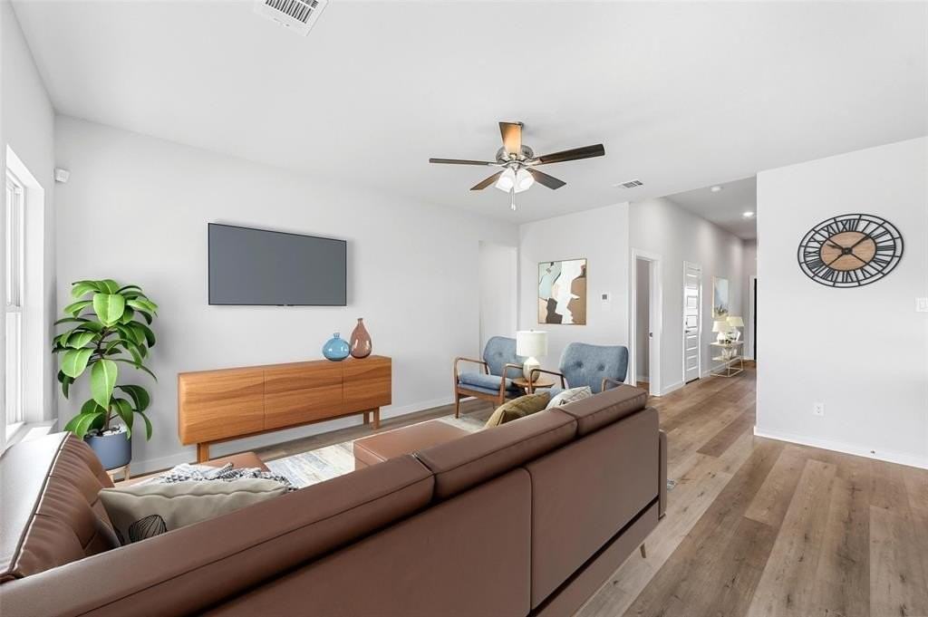 413 Rose Ave - Photo 5 of 37