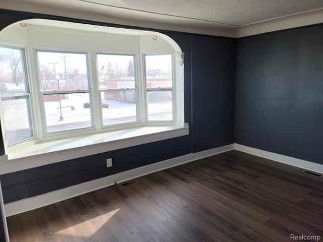 22641 Van Dyke Ave - Photo 3 of 13