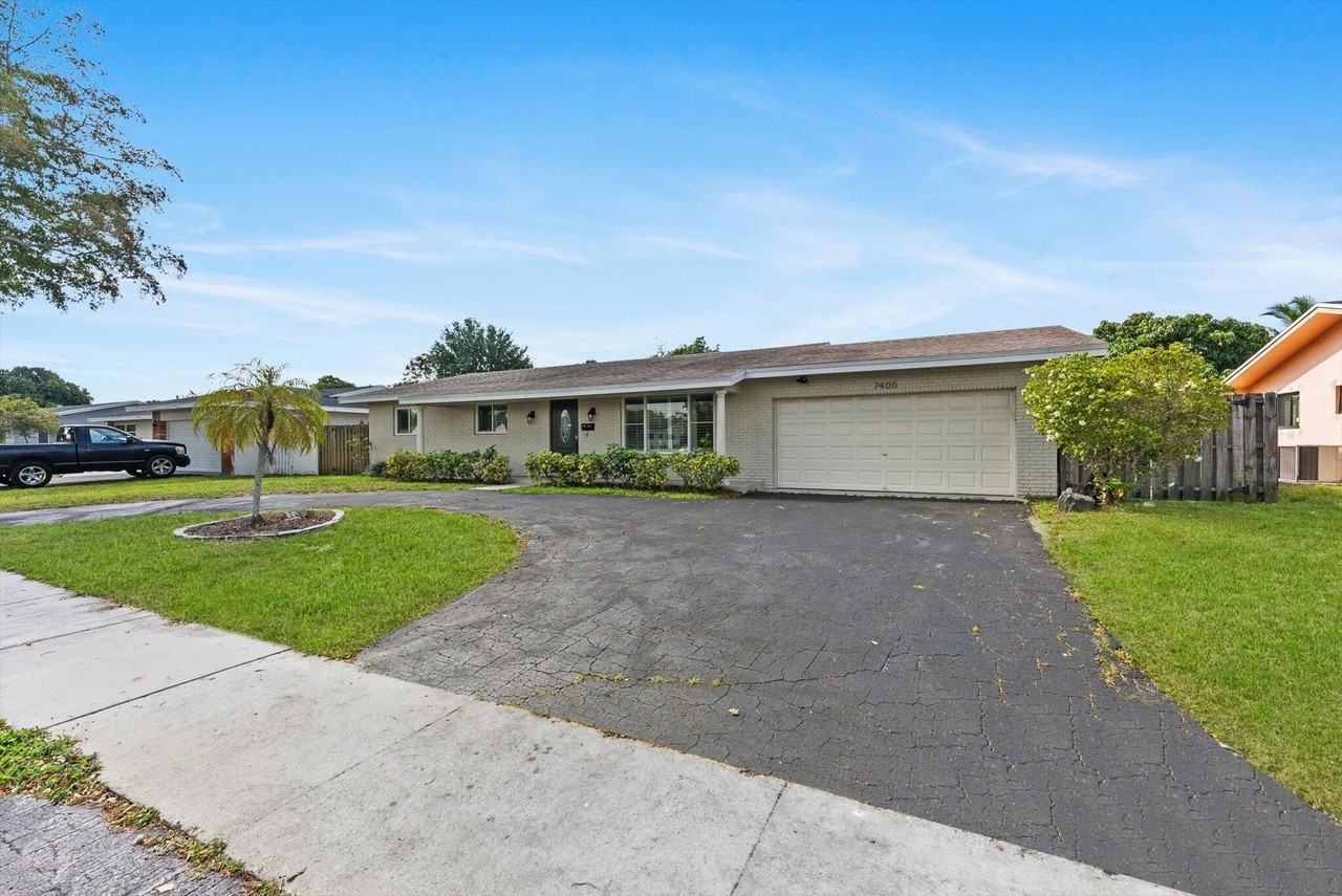 7400 Nw 15th St - Photo 3 of 33