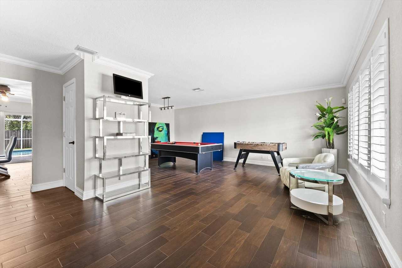 7400 Nw 15th St - Photo 4 of 33