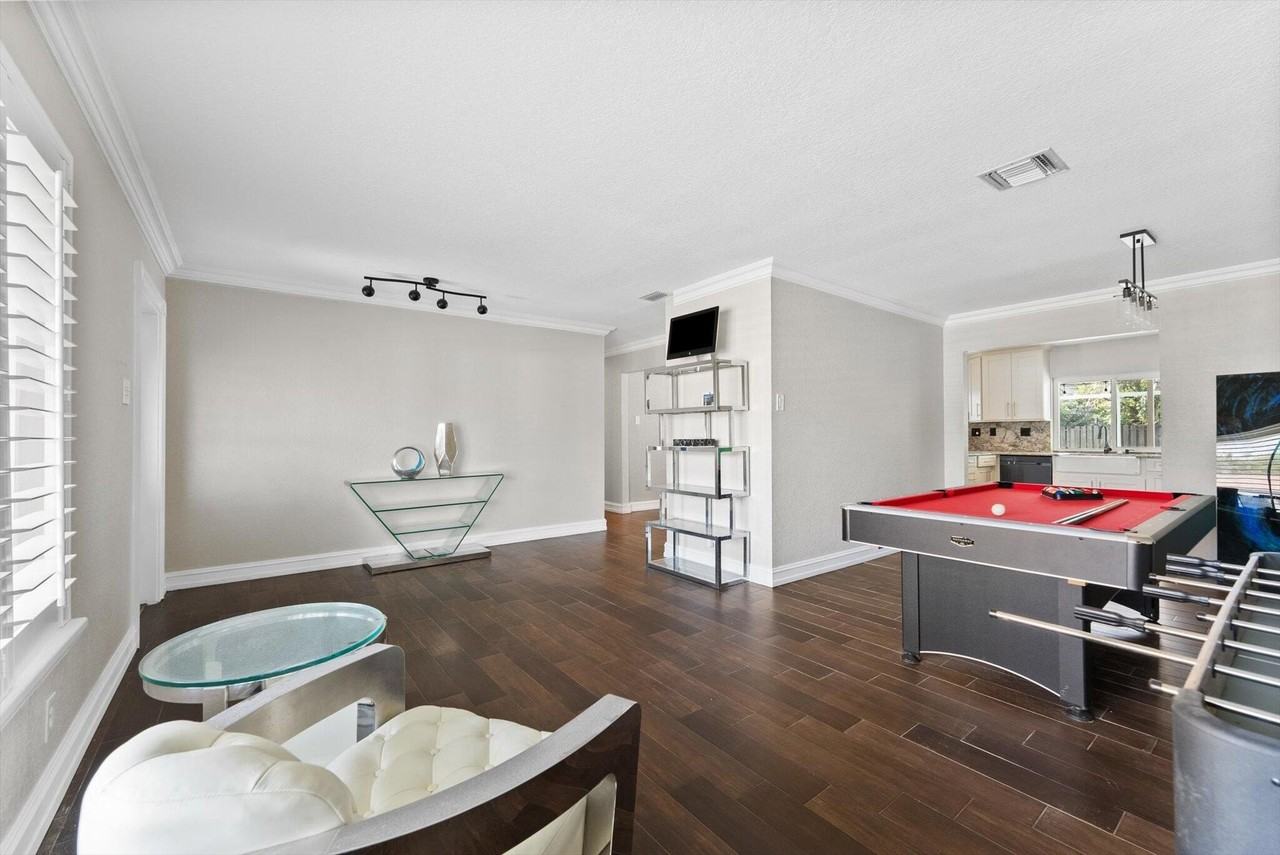 7400 Nw 15th St - Photo 6 of 33