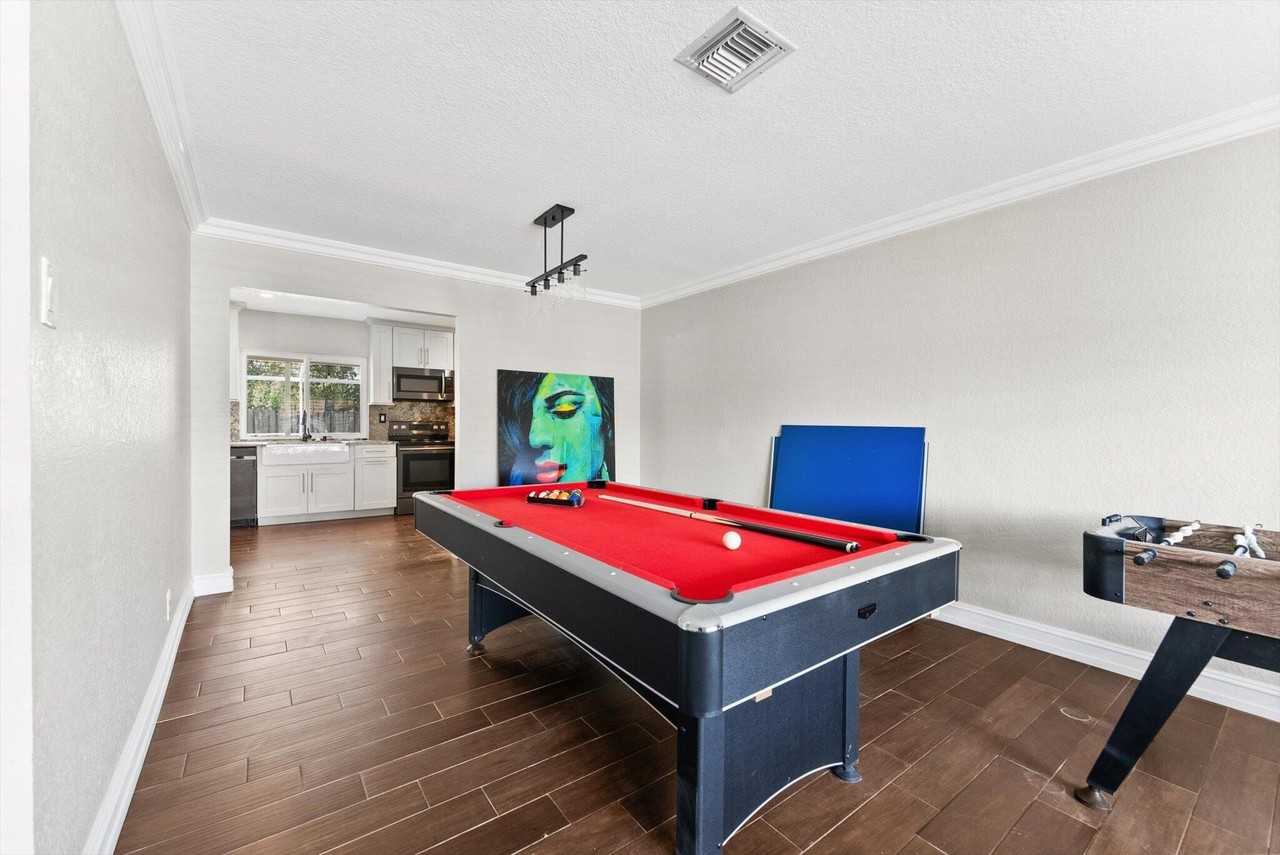 7400 Nw 15th St - Photo 7 of 33