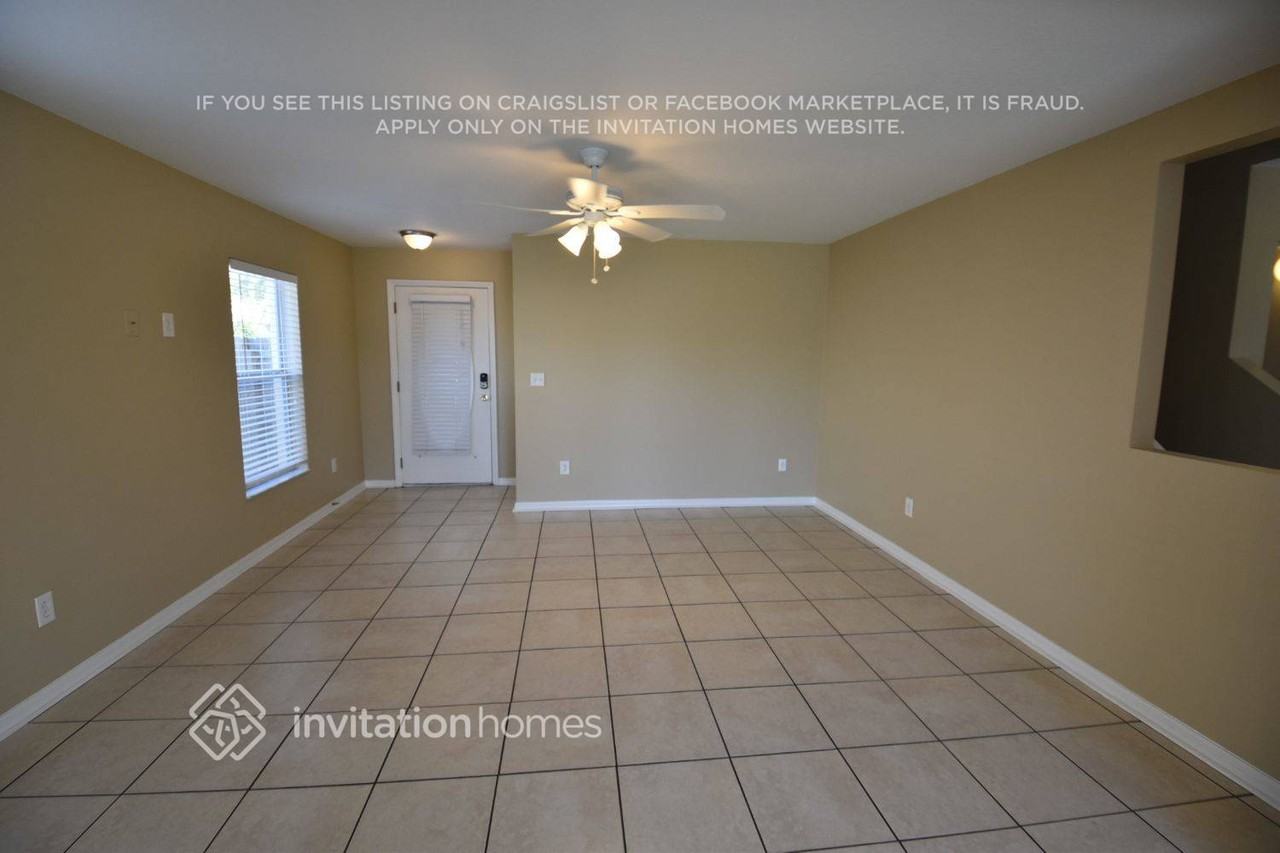 9539 Simeon Dr - Photo 2 of 7