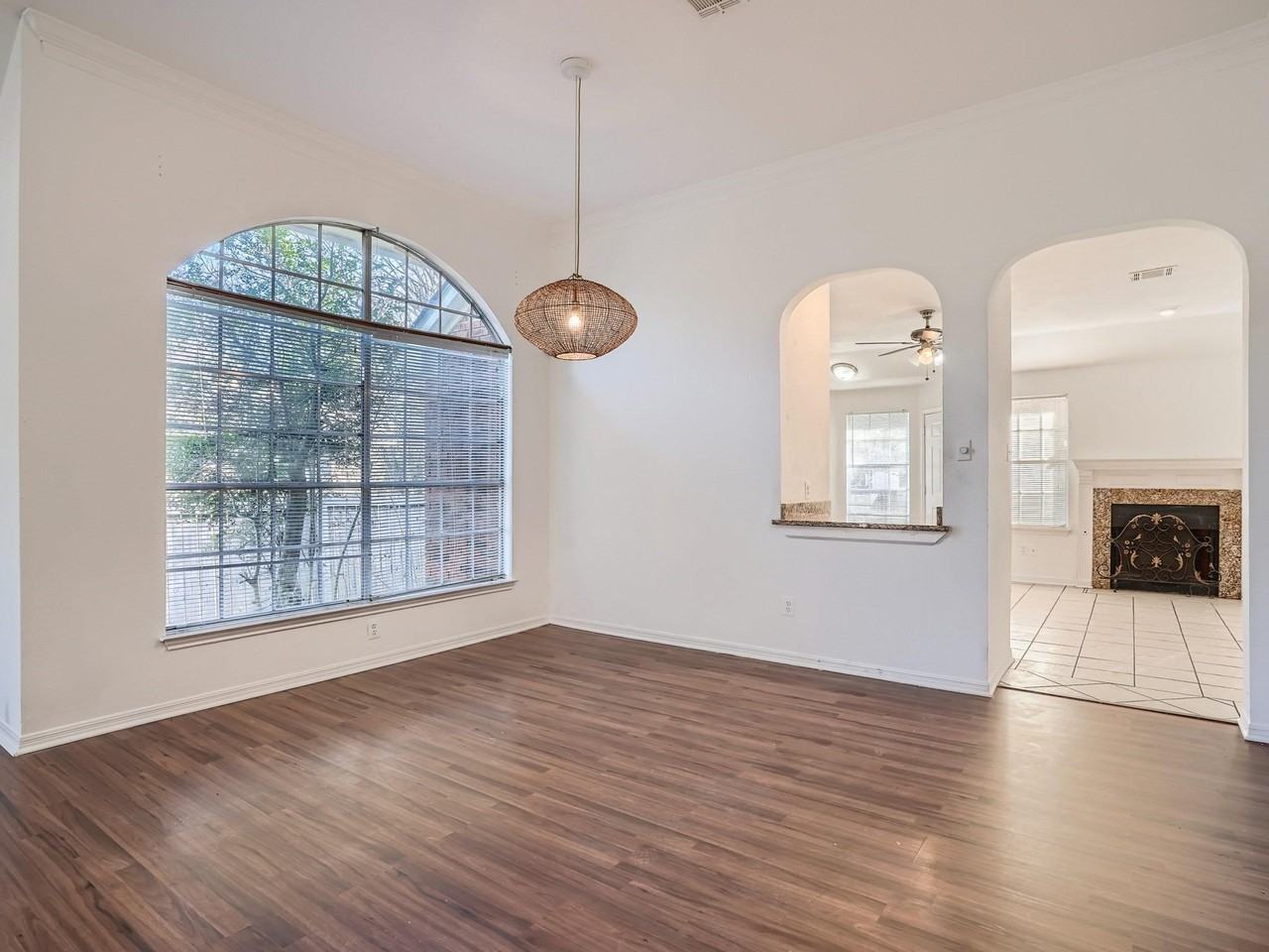 811 Canyon Bend Rd - Photo 3 of 11