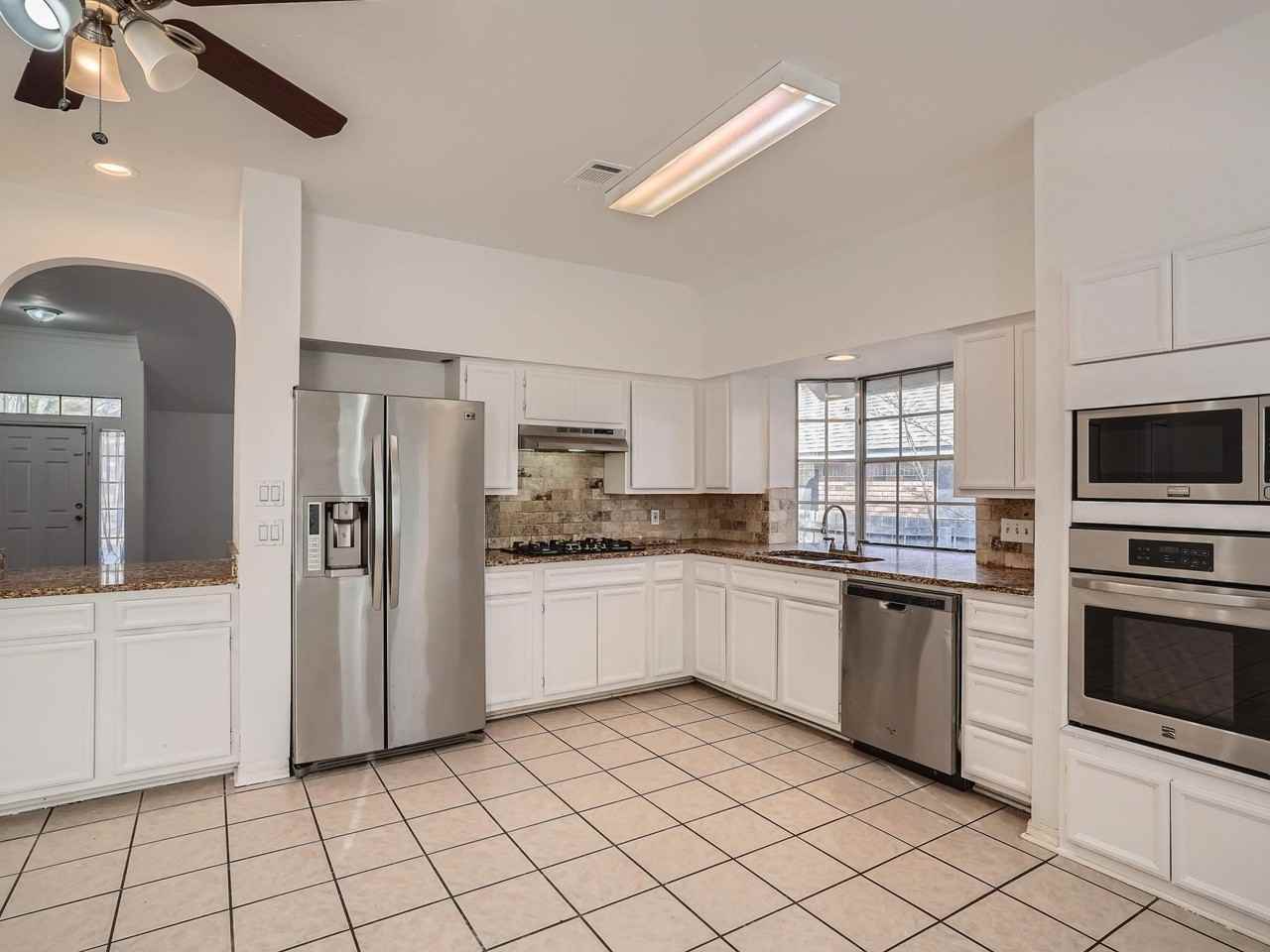 811 Canyon Bend Rd - Photo 4 of 11