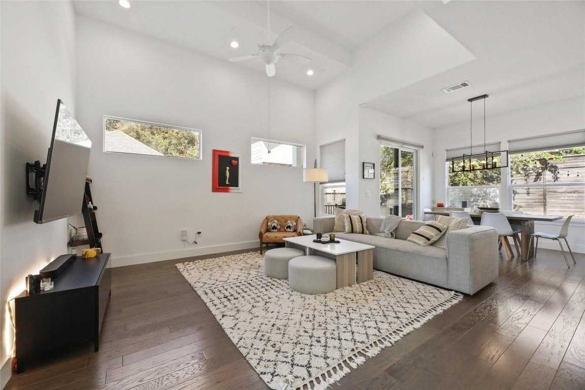 904 Catalpa St - Photo 4 of 28