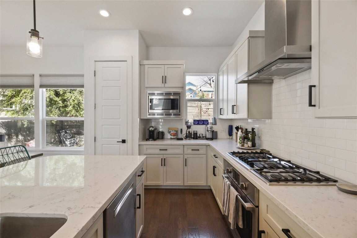 904 Catalpa St - Photo 7 of 28