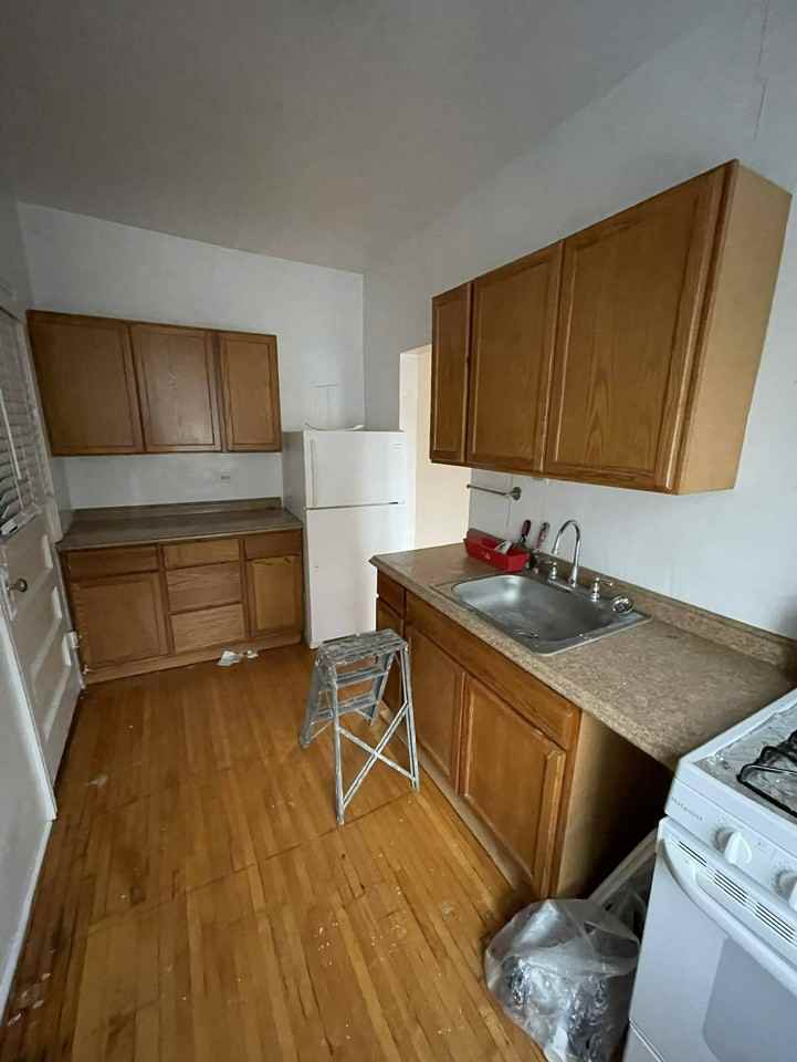 1372 W Estes Ave #1N - Photo 4 of 10