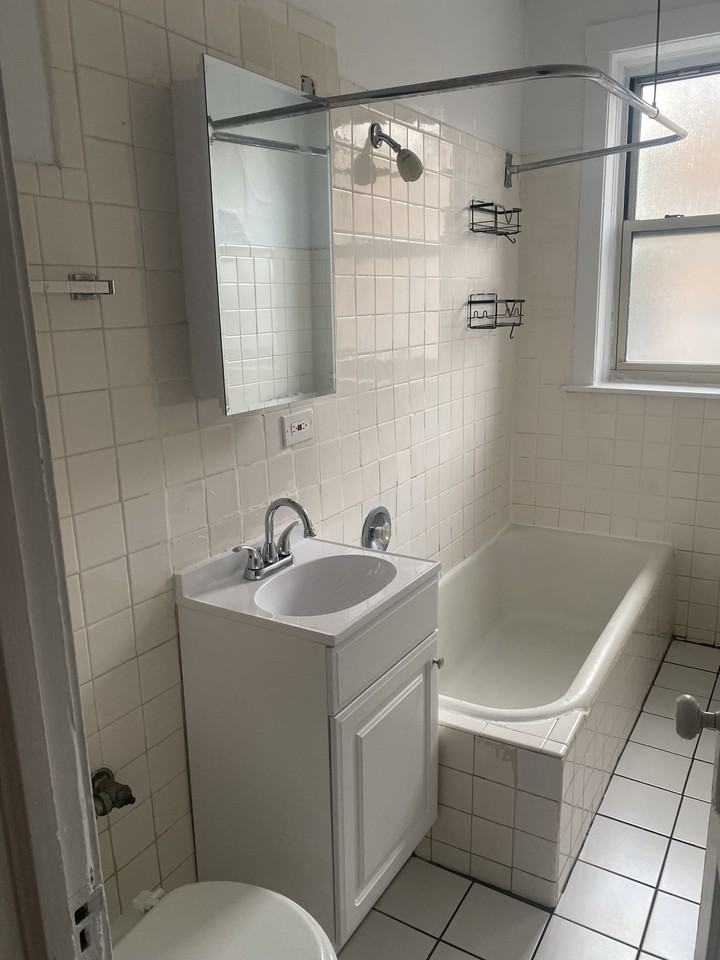 2346 W Touhy Ave #1E - Photo 4 of 16