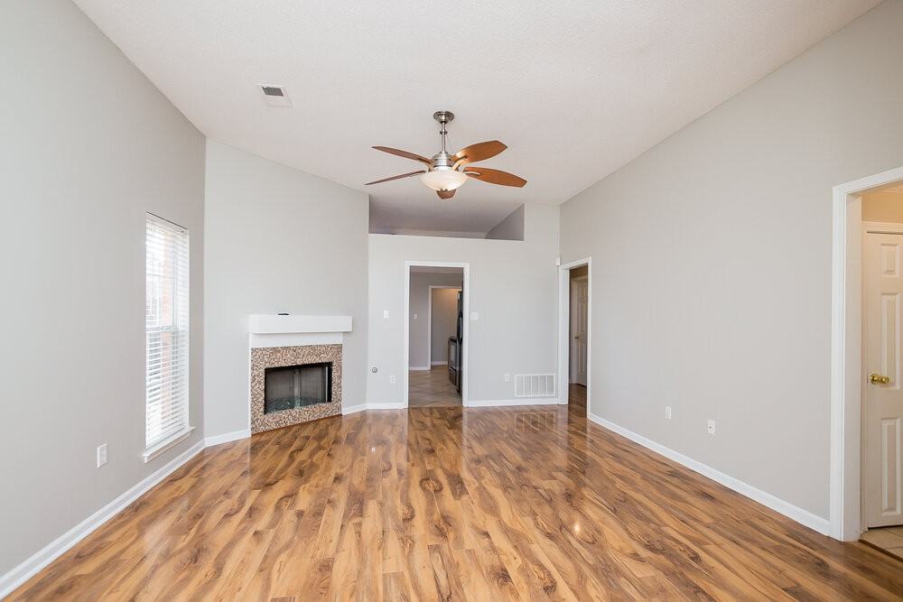 761 Grant Dr - Photo 3 of 15