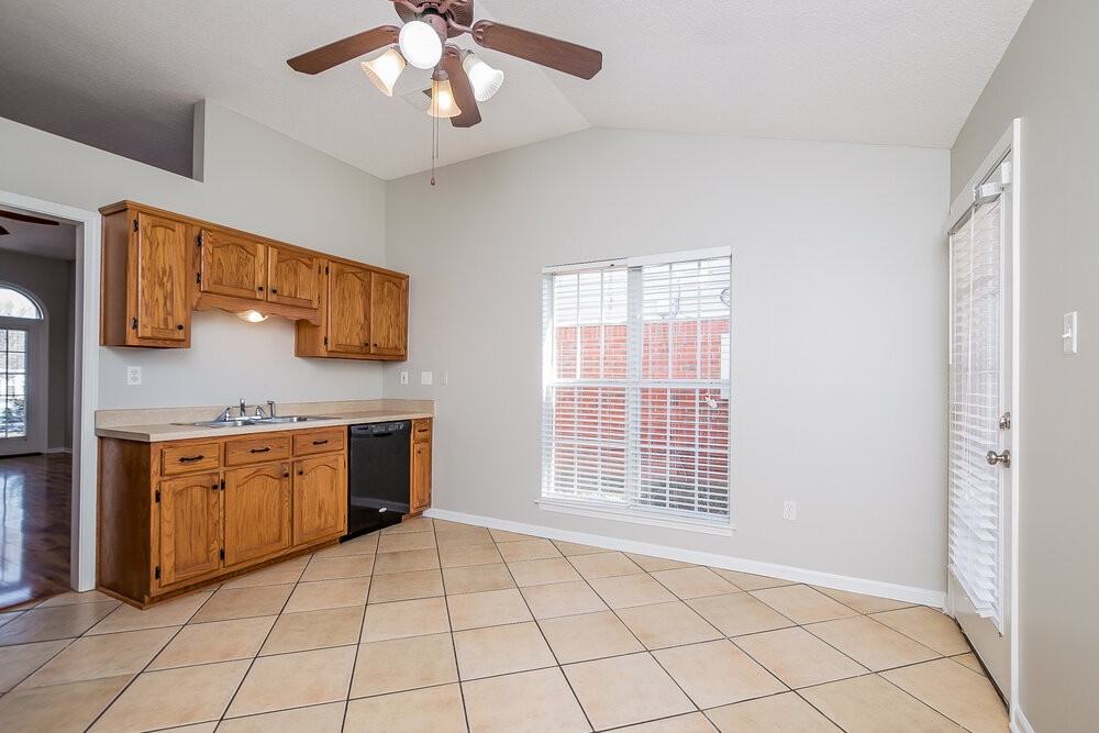 761 Grant Dr - Photo 4 of 15