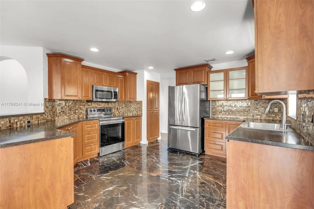 5162 Nw 112th Ct - Photo 2 of 10