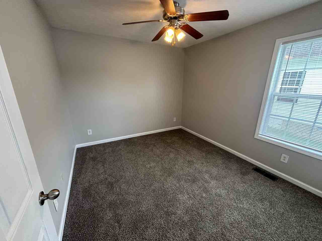 306 Chalet Cir - Photo 5 of 21